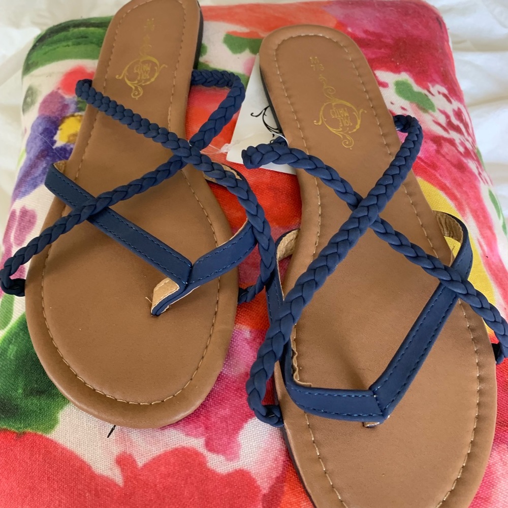 Size 7/8 navy sandals **